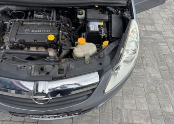 Opel Corsa 1.4i KLIMA benzín manuál 66 kw - 9