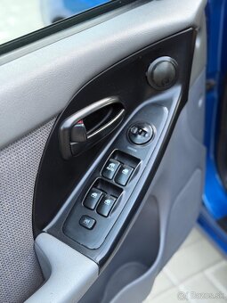 Hyundai Elantra 1.6i - 9