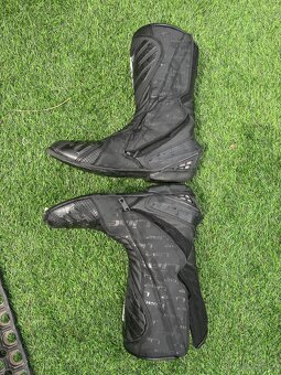 Moto oblecenie - kozenna kombineza, cizmy, textil, rifle atd - 9