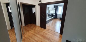 3-izbový byt s nepriechodnými izbami a lodžiou – Furdekova, - 9