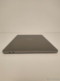 MacBook Pro 15" 2018 | i7 • 16GB • 256GB - 9