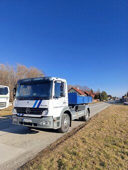 Mercedes Atego 1218 hákový nosič kontajnerov - 9