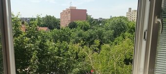 Prerobený jedenizbový byt v centre mesta, čiastočne zariaden - 9