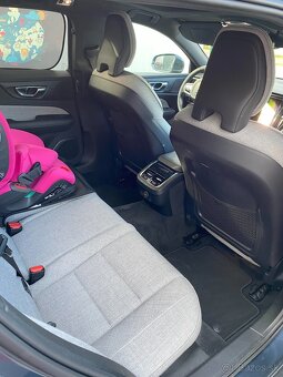 VOLVO V60 B4, 56tis km, 08/2020, AT/8, NEBÚRANÉ, TOP VÝBAVA - 9