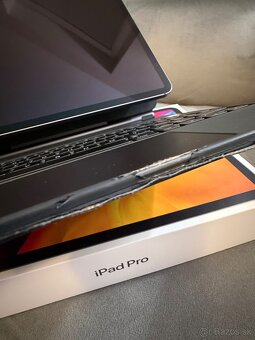 iPad Pro 11” (2.gen.) 256GB wifi cellular + magic keyboard - 9