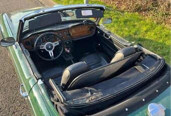 Triumph TR6 Soft Top z roku 1972 - 9