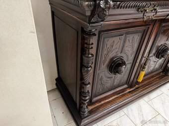 Starožitné skříně Henri II. - 9