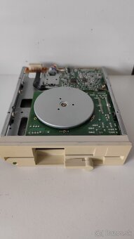 Disketové mechaniky - 9