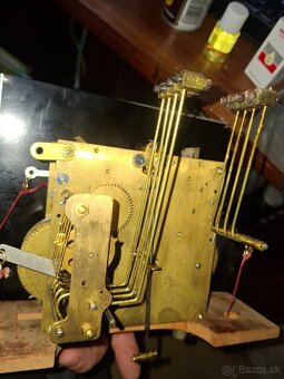 Predám funkčné starožitné štvrťbicie hodiny JUNGHANS s melod - 9