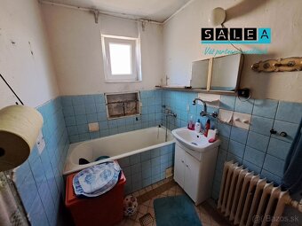 Rodinný dom s dvomi vstupmi, v obci Slaská s pozemkom o výme - 9