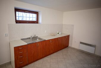 3-poschodová chata vo Zvolene na Západe, celoročná - 9