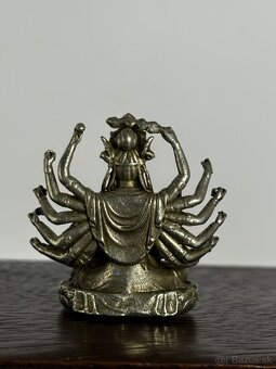 4 starožitné Tibetské bronzové sošky na originálnom drevenom - 9