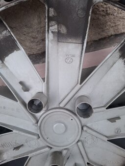 Zachovale puklice VW GROUP / Volkswagen R16. - 9