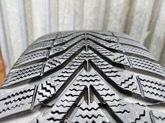 Málo jazdené zimné pneu Hankook+Vredestein - 185/60 r15 - 9