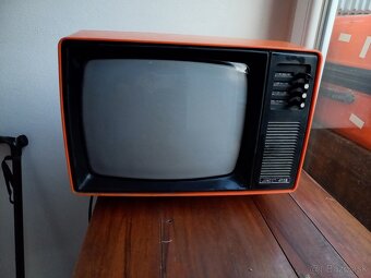 TV JUNOSŤ 402 BC cena 30 € - 9