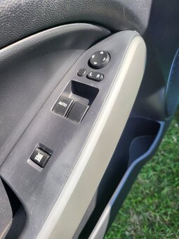 Mazda 2 1,3 ben rok 2013 - 9