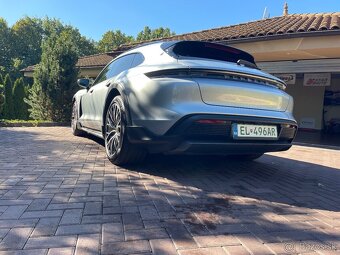 PORSCHE Taycan Cross Tourismo 4 - 9