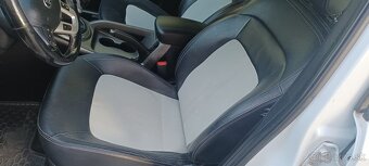 Kia sportage 1,7 Crdi max vybava Alcntra,par.kamera,navi - 9