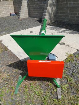 Šnekový dopravník s násypkou 4 m - 9