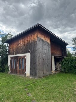 Na predaj: priestranný rodinný dom s potenciálom - 9