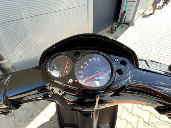 Aprilia SR Motard 125 - 9