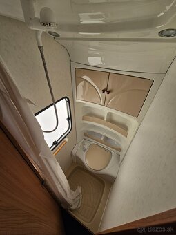 Obytny prives Hobby 540 KMFE - solarny panel, mover - 9