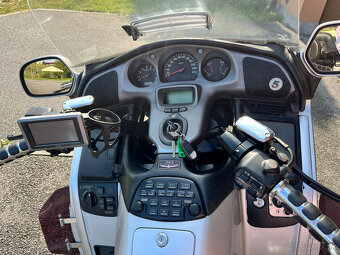HONDA  GL 1800 GOLDWING - 9