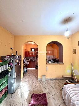 Ponúkame Vám na predaj rodinný dom s veľkým pozemkom v meste - 9