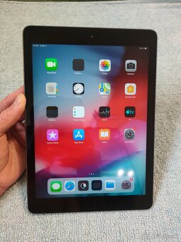 Apple iPad Air 64GB - 9