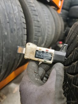 225/55 R17 GOODYEAR - 9
