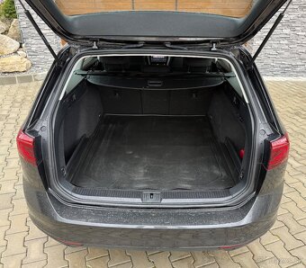 Volkswagen Passat Variant 2.0 TDI EVO Elegance DSG - 9