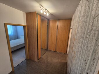 Prenajmeme 3 izb byt na Hrobákovej ulici - 9