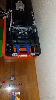 Rôzne LEGO + LEGO Technic Dodge Charger" (42111) - 9