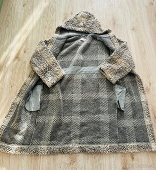 KRÁSNY KABÁT slovenskej značky LULL, PC 112 EUR - 9