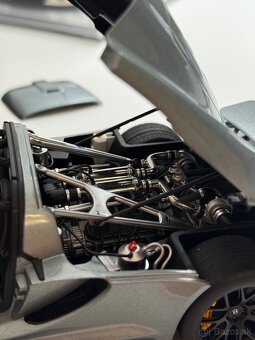 Hennessey Venom GT Autoart Signature 1:18 - 9