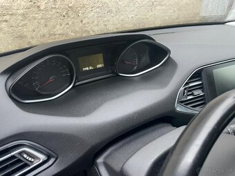 Peugeot 308 1.2 i 81kw, r.11/2015, klima, poškozen motor - 9