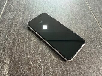 Apple iPhone XR 64 GB v bielej farbe White - 9