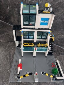 Lego 7744 Policajná stanica - 9