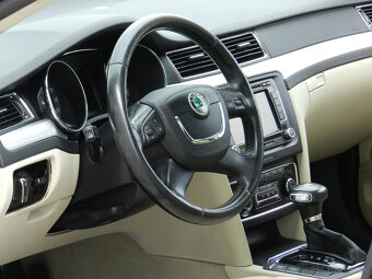 Superb Combi 2.0 TDI CR Elegance 4x4 DSG Panorama Webasto - 9