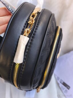 Čierny batoh zn. Guess - 9