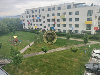 Lukratívny 2 izbový byt v zelenej oáze - 9