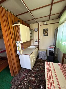 Záhrada so záhradným domčekom - 9