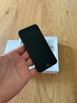 iPhone SE 2020 64 gb Black - 9