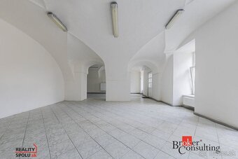 Exkluzívna ponuka rodinného domu s polyfunkciou v centre mes - 9