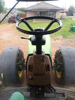John Deere 8200 - 9