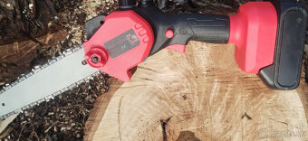 Akumulátorová 20 cm reťazová píla s mazaním reťaze - 9
