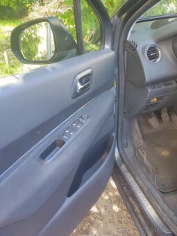 Peugeot 5008 1.6 HDi 2/2013 Allure + ťažné zariadenie - 9