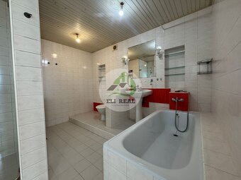 Prenájom priestranného mezonetového bytu s garážou a záhrado - 9