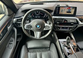 BMW rad 5 M550I Xdrive V8 Biturbo 462PS TOP STAV - 9