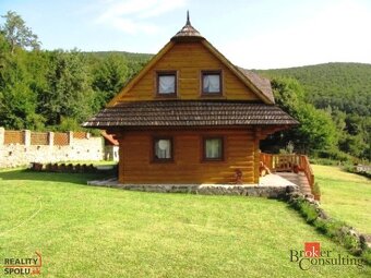 Jedinečné pozemky s domom, garážou a budovou v nádhernej lok - 9